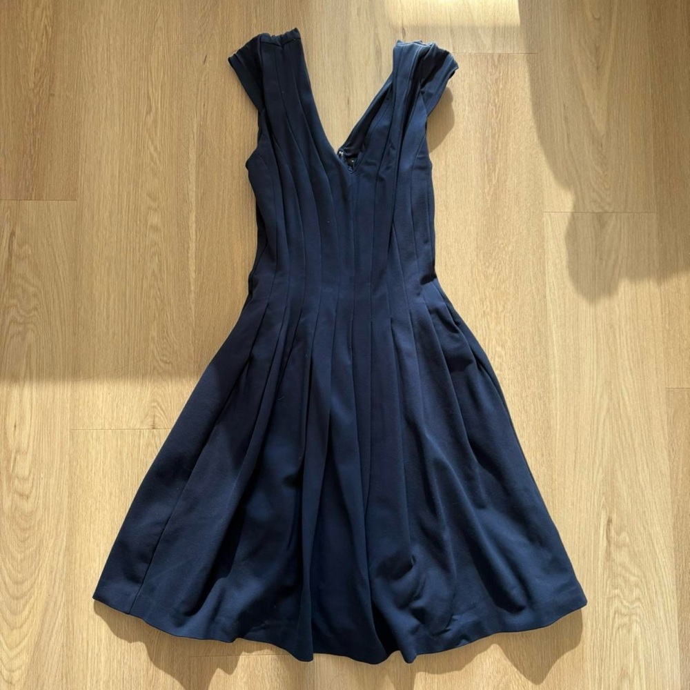 Excellent condition size 0 White House black market navy blue pleated dress